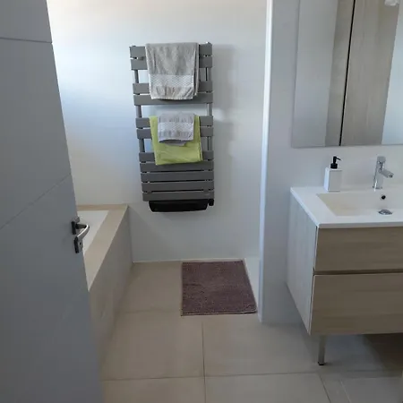 Moderne Avec Piscine, 4 Villa *