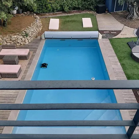Villa Moderne Avec Piscine, 4 *