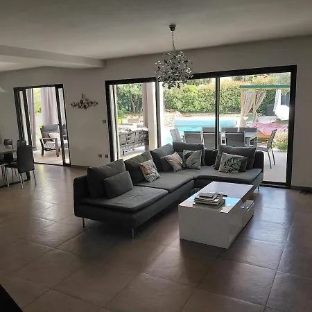 Moderne Avec Piscine, 4 Villa *